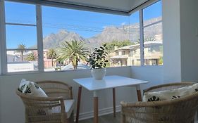 Kloof Street Studio With Mountain Views-Explore Cape Town'S Coolest Street
